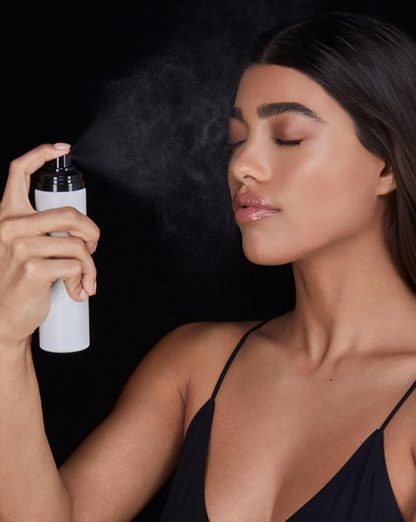 VEIL™ SOFT FOCUS SETTING SPRAY HOURGLASS - Imagen 2