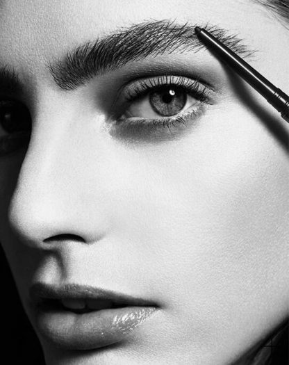 Hourglass - Arch™ Brow Micro Sculpting Pencil SOFT BRUNETTE - Imagen 4