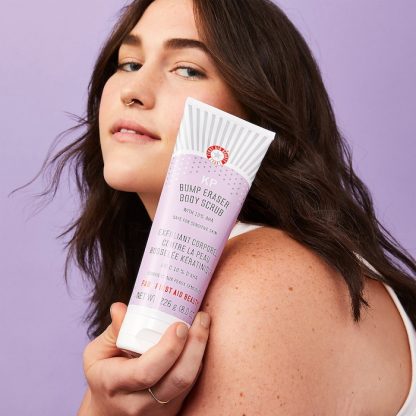 First Aid Beauty KP Bump Eraser Body Scrub with 10% AHA - Imagen 5