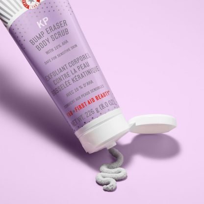 First Aid Beauty KP Bump Eraser Body Scrub with 10% AHA - Imagen 4