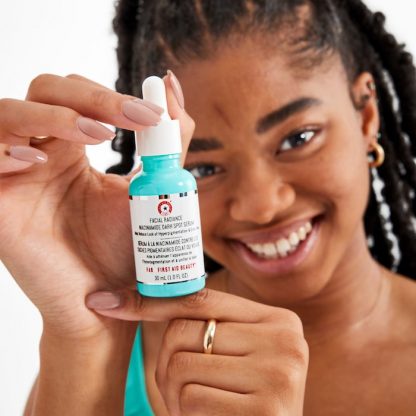 First Aid Beauty Facial Radiance Niacinamide Dark Spot Serum 30ml - Imagen 7