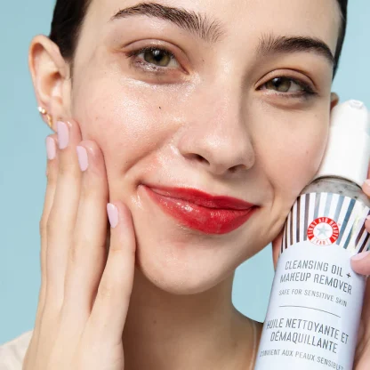 First Aid Beauty 2-in-1 Cleansing Oil + Makeup Remover - Imagen 3
