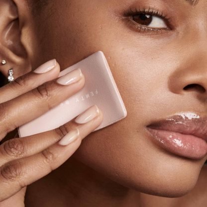 Fenty Beauty by Rihanna Invisimatte Instant Setting + Blotting Powder - Imagen 3