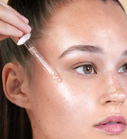 LYS Beauty THINK BRIGHT GLOW + HYDRATE SERUM WITH VITAMIN C & HYALURONIC ACID - Imagen 4