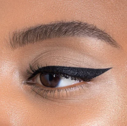Natasha Denona Macro Blade Liquid Eyeliner - Imagen 4