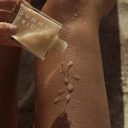 Summer Fridays Pool Time Glowing Body Oil - Imagen 3