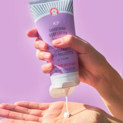 First Aid Beauty KP Smoothing Body Lotion with 10% AHA - Imagen 4
