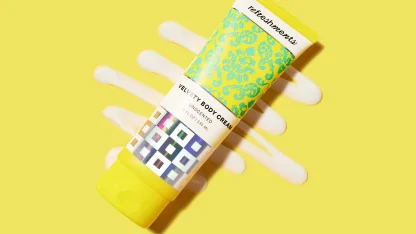 refreshments VELVETY BODY CREAM - Imagen 4
