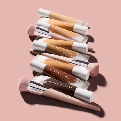 Fenty Beauty by Rihanna Kabuki-Buff Foundation Brush 115 - Imagen 3