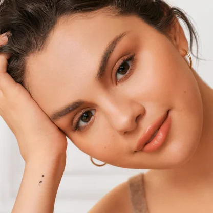 Rare Beauty by Selena Gomez Always An Optimist 4-in-1 Prime & Set Mist - Imagen 2