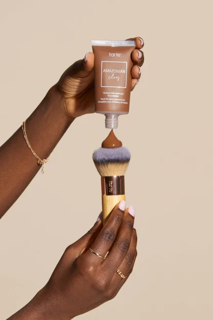 tarte The Buffer™ Airbrush Finish Foundation Brush - Imagen 2