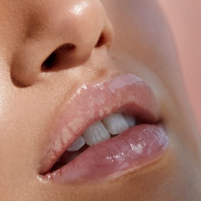 MAKEUP BY MARIO MoistureGlow™ Plumping Lip Serum - Imagen 3