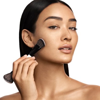 MAKEUP BY MARIO Surreal Foundation F4 Brush - Imagen 2