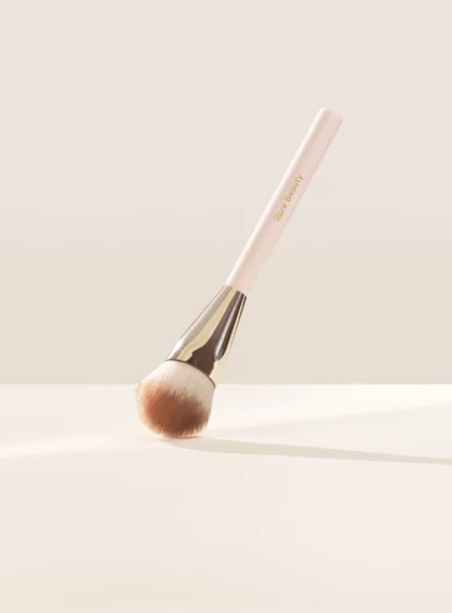 RARE BEAUTY Soft Pinch Blush Brush - Imagen 2