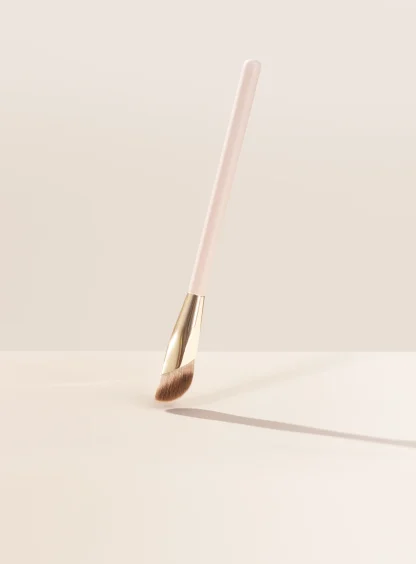 RARE BEAUTY Liquid Touch Concealer Brush