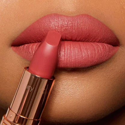 Charlotte Tilbury Matte Revolution Hydrating Lipstick - Imagen 5