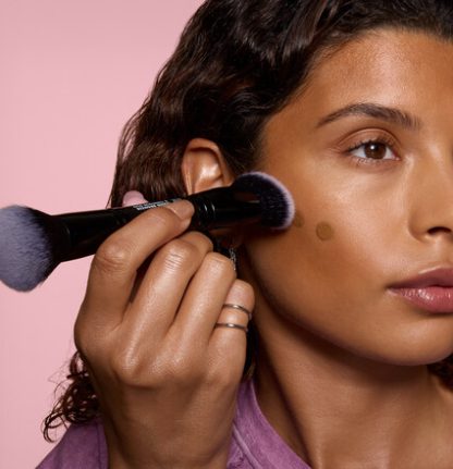 ELF Liquid Bronzer & Contour Duo Brush - Imagen 2