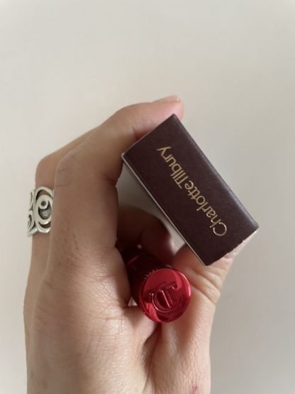 Charlotte Tilbury  Matte Revolution Hydrating Lipstick 0.03onz-1.1g - Imagen 6