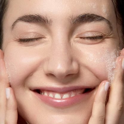 fresh  Soy Hydrating Gentle Face Cleanser 150ml - Imagen 2