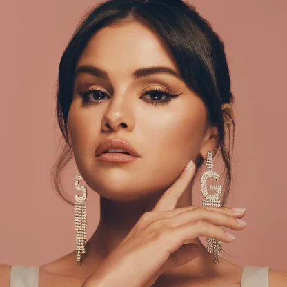Rare Beauty by Selena Gomez  Positive Light Under Eye Brightener - Imagen 5